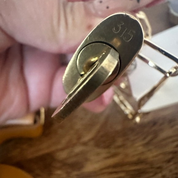 💯Authentic LouisVuitton poignet  set with lock and key necklace. - Picture 4 of 4